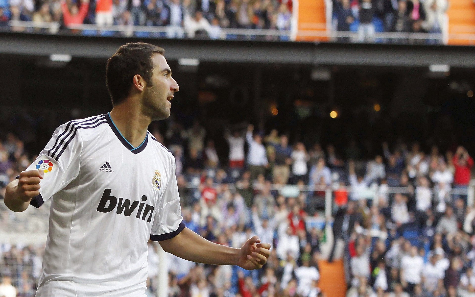 开云体育平台Ｋarsa重返赛场，最后时刻胜出首场状态出色，法国队观众沸腾！比赛高潮迭起