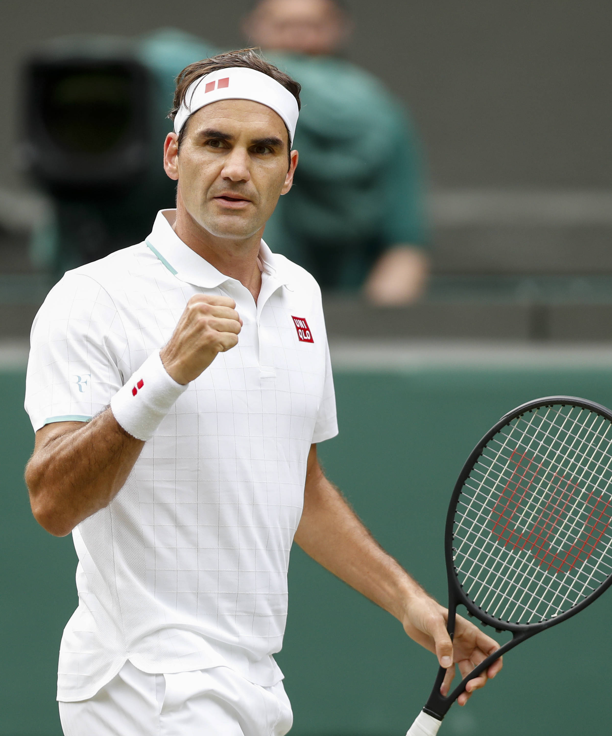 KAIYUN官网费德勒回归赛场,势不可挡首场状态亮眼,热火观众沸腾!(电影无路可逃一家四口)